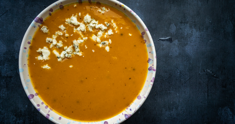 Soupe doubeurre rôtie, cardamome et roquefort