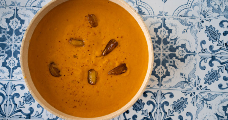 Soupe poivrons rôtis, amandes et ail confit