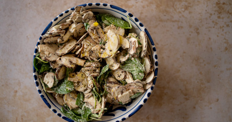 Champignons et épinards en salade