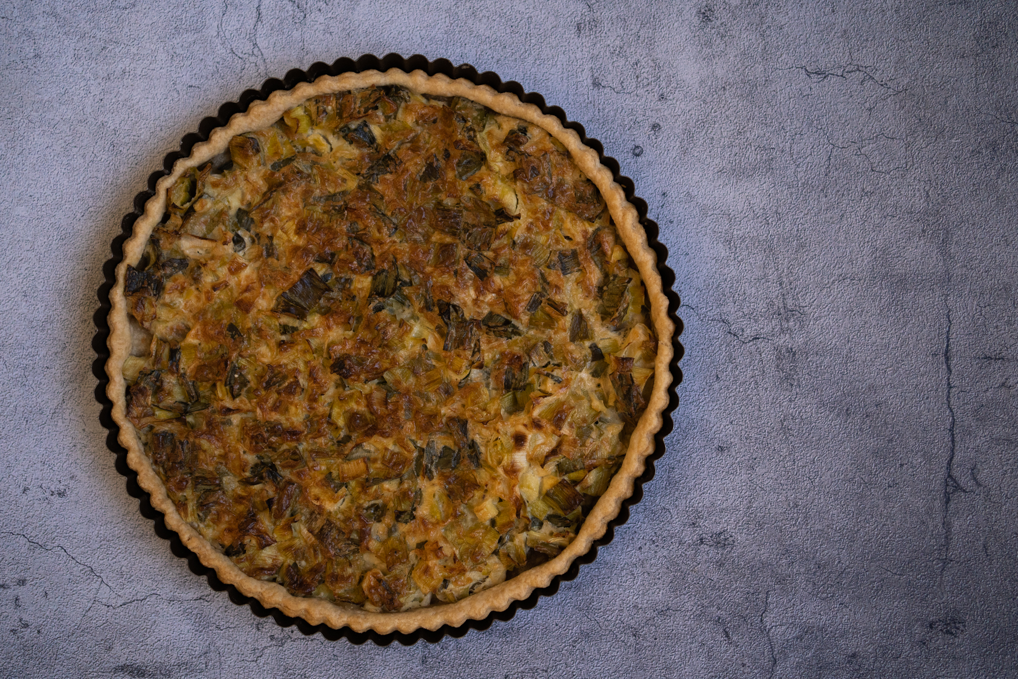 Tarte poireaux, sésame et citron