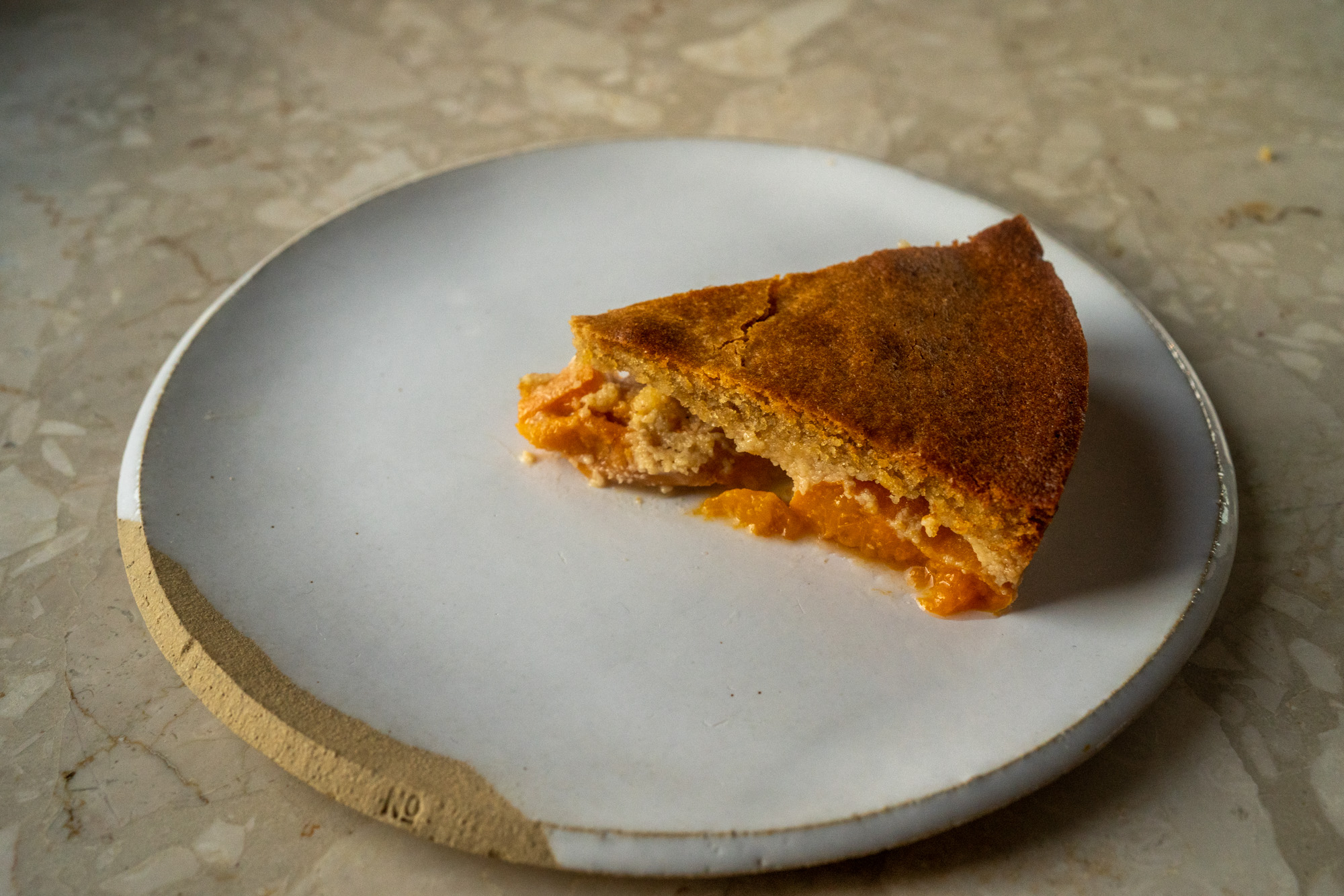 Gâteau abricots, amandes et seigle