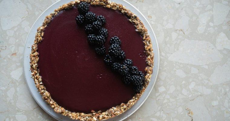 Tarte mûres, coco et fruits secs