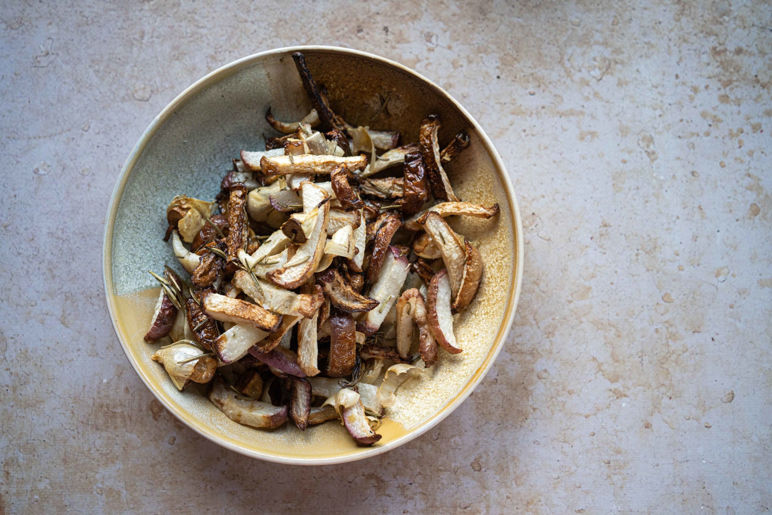 Frites de navets, ail et romarin