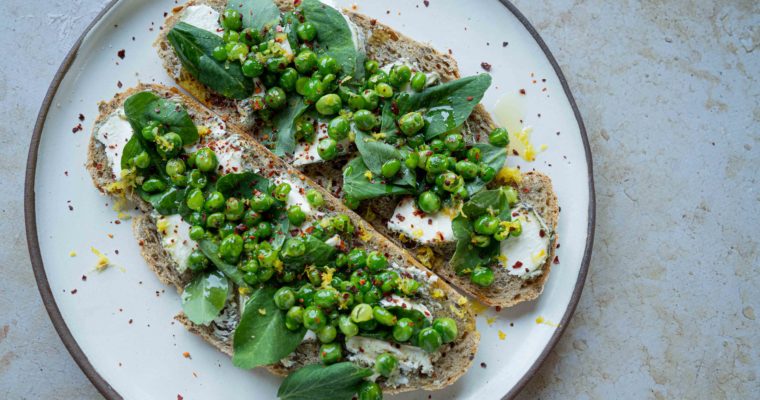 Tartine petits pois, chèvre et citron