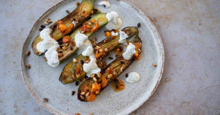 Courgettes, abricots et pignons