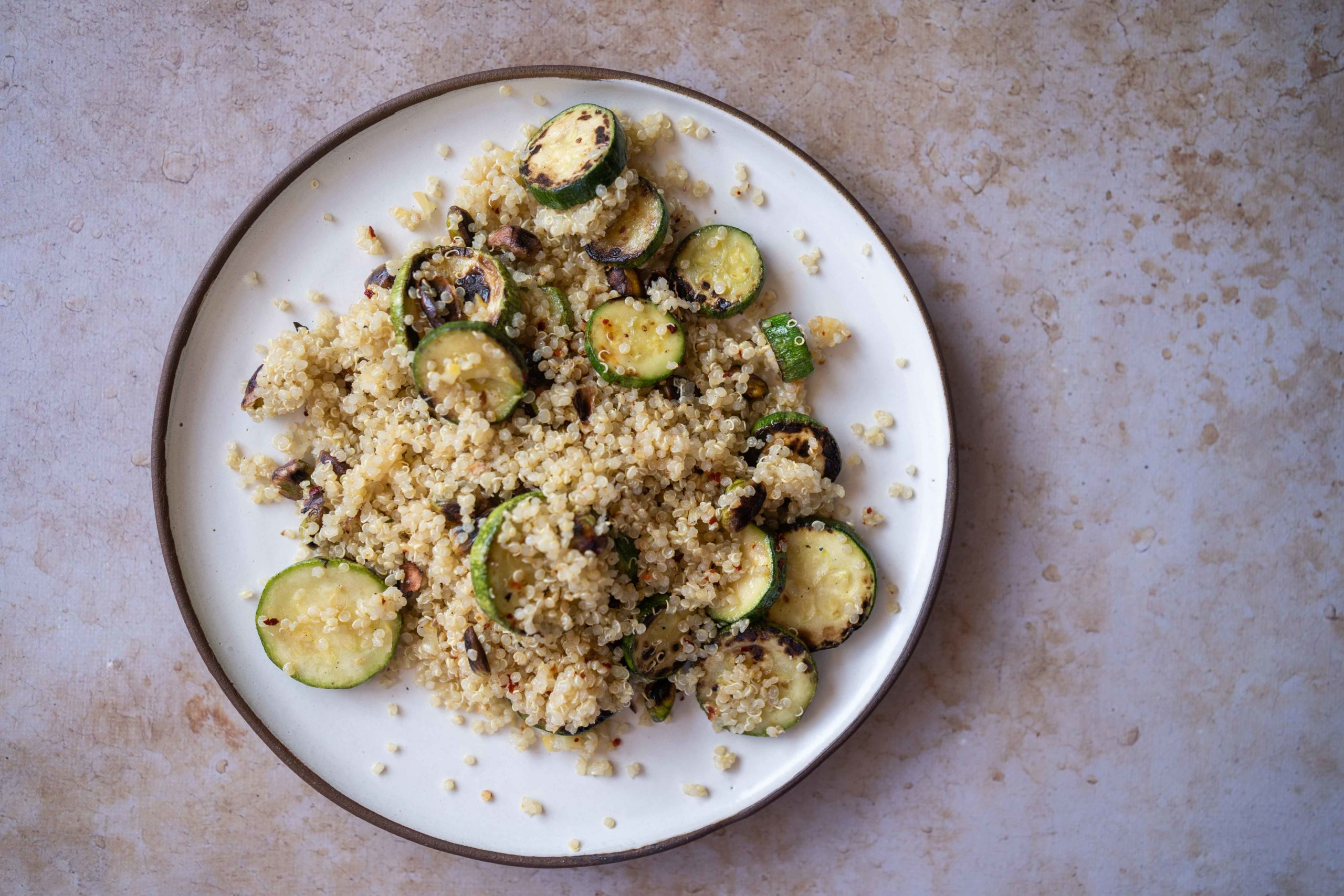 Quinoa, courgettes, pistaches et citron confit