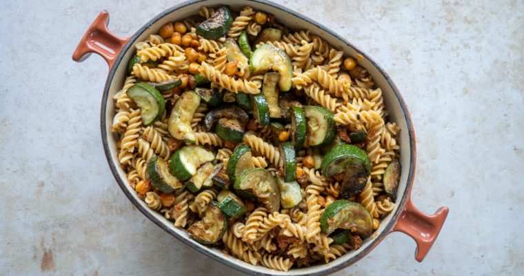 Fusilli, pois chiches grillés et tomates séchées