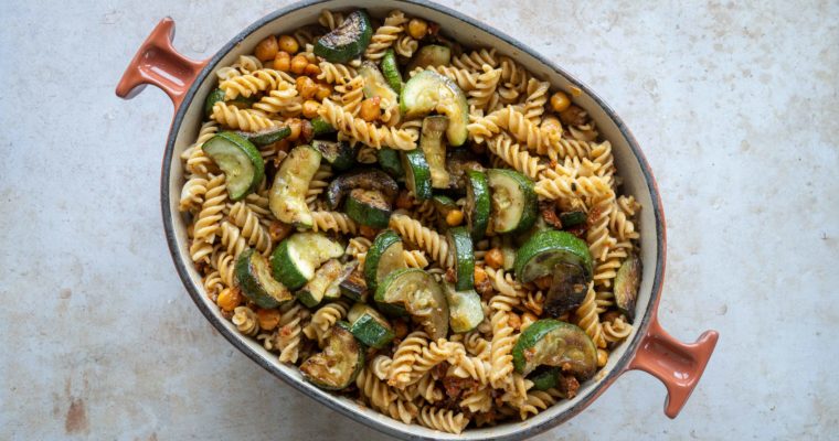 Fusilli, pois chiches grillés et tomates séchées