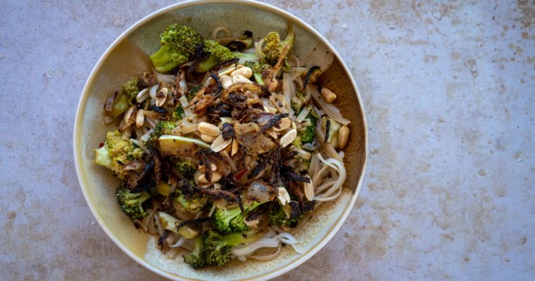 Nouilles sautées au brocoli et aux pousses de soja