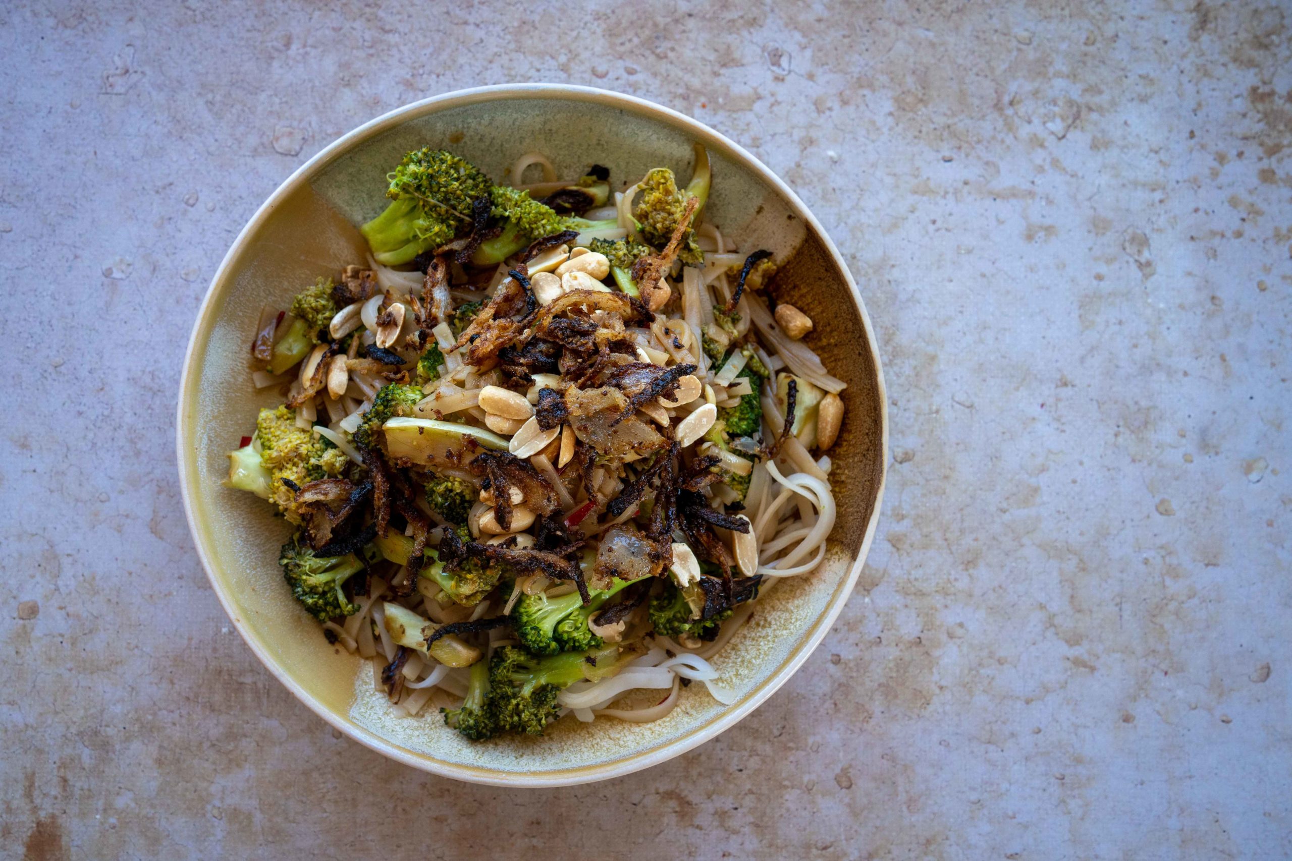 Nouilles sautées au brocoli et aux pousses de soja