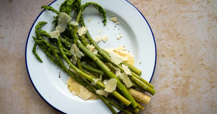 Asperges à la sauce César