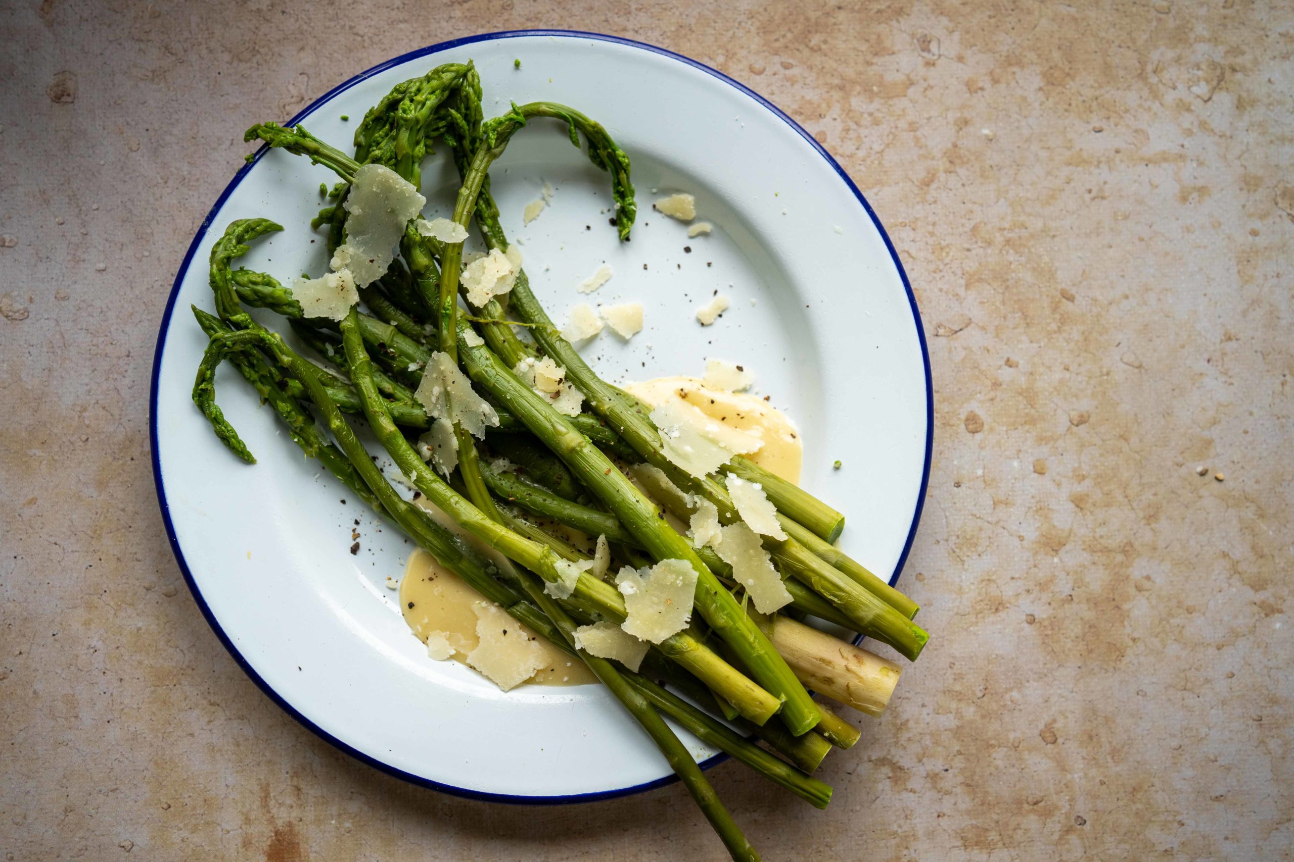 Asperges à la sauce César