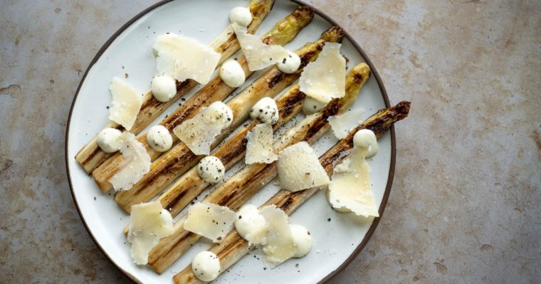 Asperges blanches à la sauce mayo-citronnée